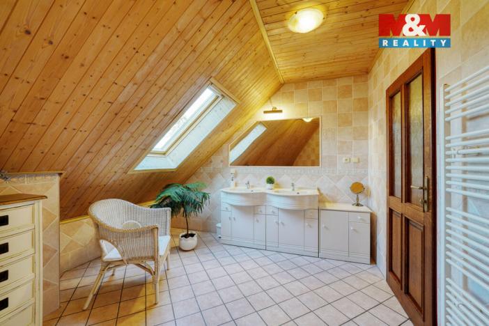 Prodej rodinného domu, Veleň - Mírovice, Na návsi, 478 m2