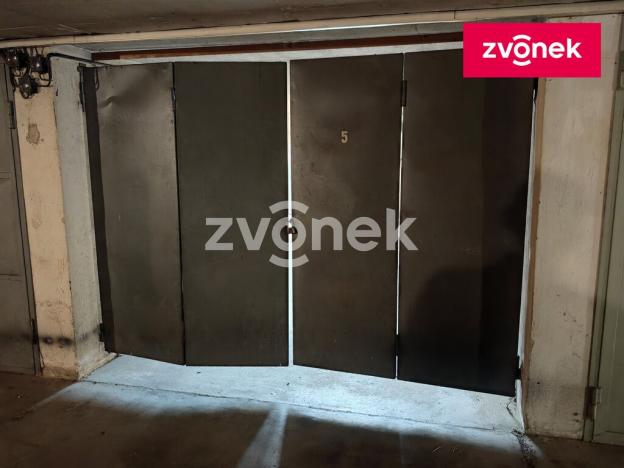 Pronájem garáže, Zlín, U Náhonu, 18 m2