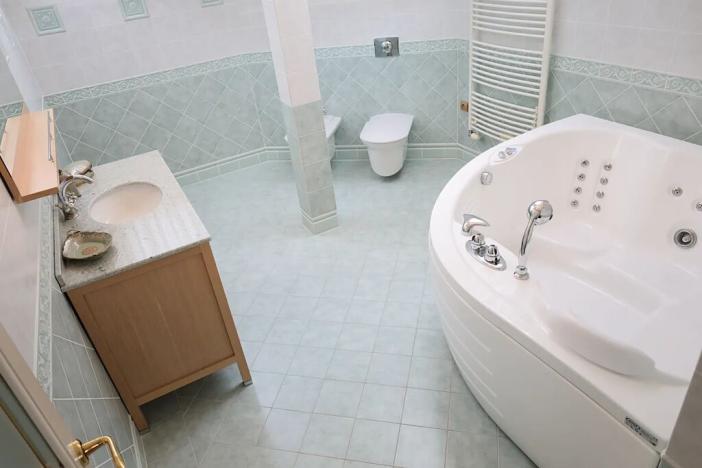 Prodej bytu 4+1, Karlovy Vary, Tylova, 182 m2