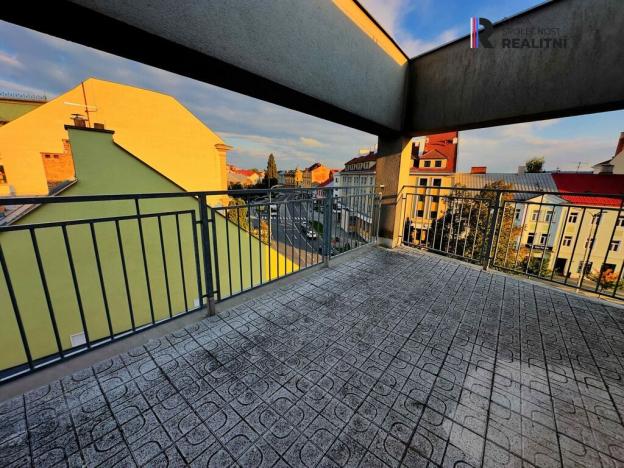 Prodej atypického bytu, Kroměříž, náměstí Míru, 178 m2