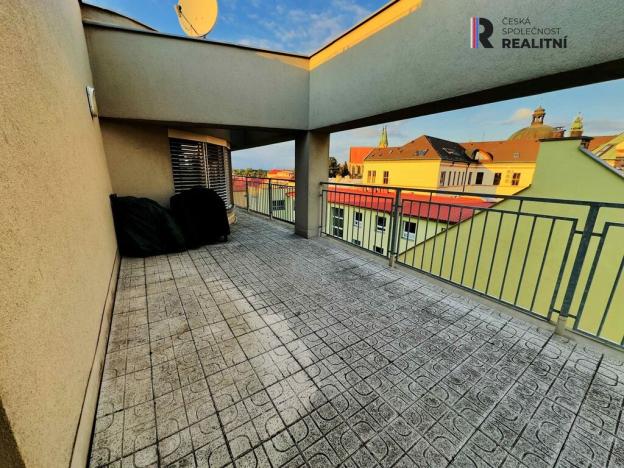 Prodej atypického bytu, Kroměříž, náměstí Míru, 178 m2