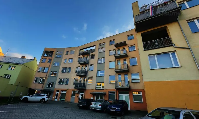 Prodej atypického bytu, Kroměříž, náměstí Míru, 178 m2