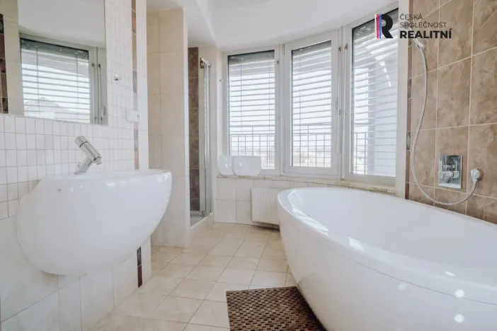 Prodej atypického bytu, Kroměříž, náměstí Míru, 178 m2