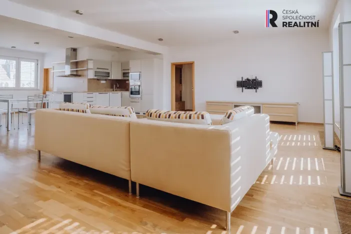 Prodej bytu 6+kk a větší, Kroměříž, náměstí Míru, 178 m2