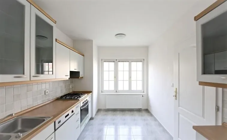 Pronájem rodinného domu, Praha, 230 m2