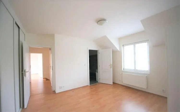 Pronájem rodinného domu, Praha, 230 m2