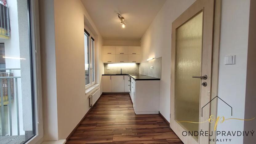 Pronájem bytu 1+kk, Praha - Modřany, Soukalova, 33 m2