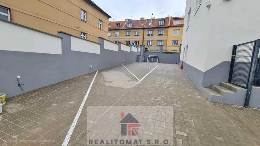 Pronájem garáže, Praha - Motol, Podhorská, 15 m2