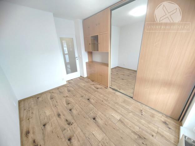 Pronájem bytu 2+1, Praha - Podolí, Podolská, 52 m2