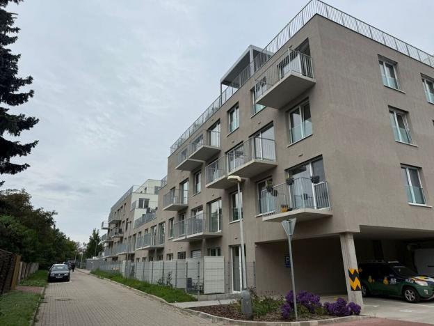 Prodej garážového stání, Praha, Pasecká, 38 m2