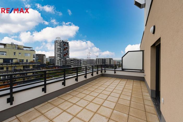 Pronájem bytu 1+kk, Praha - Hlubočepy, Fabiánové, 34 m2