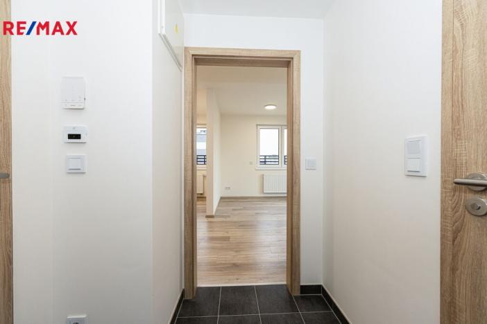 Pronájem bytu 1+kk, Praha - Hlubočepy, Fabiánové, 34 m2