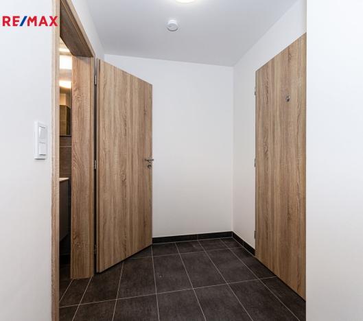 Pronájem bytu 1+kk, Praha - Hlubočepy, Fabiánové, 34 m2