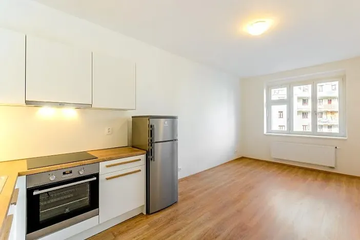 Pronájem bytu 1+kk, Praha - Vršovice, Rybalkova, 28 m2