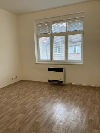Pronájem bytu 1+1, Chomutov, Šafaříkova, 37 m2