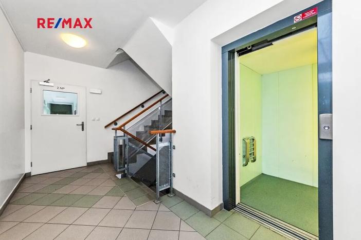 Prodej bytu 1+kk, Praha - Hostavice, U Hostavického potoka, 36 m2