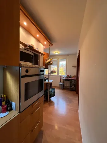 Prodej bytu 3+1, Karlovy Vary, Maďarská, 61 m2