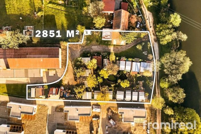 Prodej komerčního pozemku, Strachotín, 2851 m2