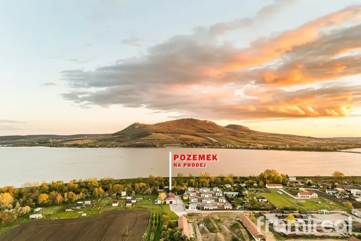 Prodej komerčního pozemku, Strachotín, 2851 m2