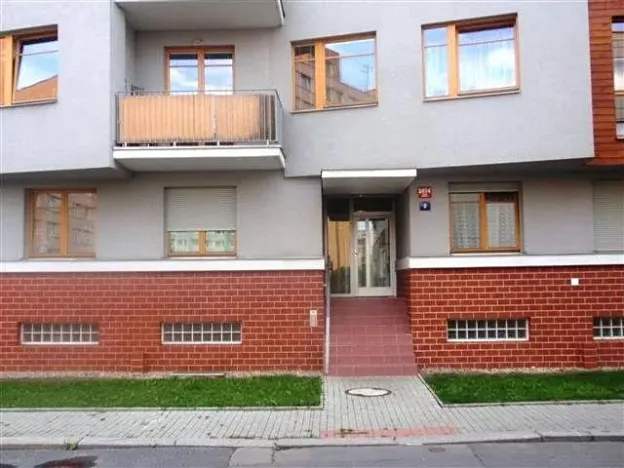 Pronájem garážového stání, Praha - Žižkov, V zahrádkách, 16 m2