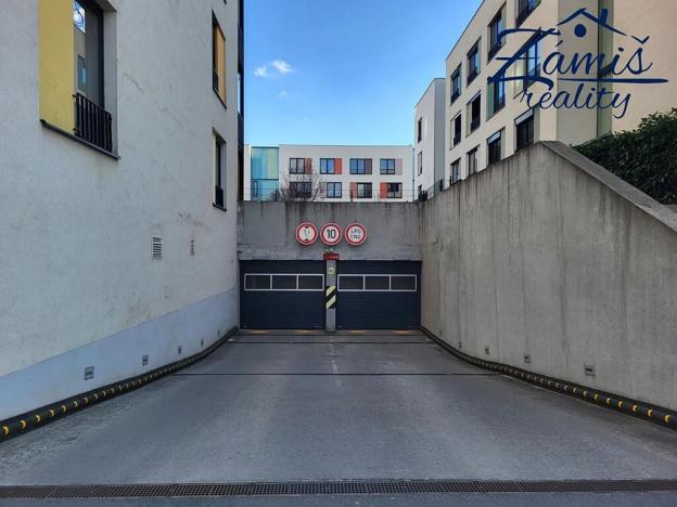 Pronájem garážového stání, Kladno, Benediktínská, 28 m2