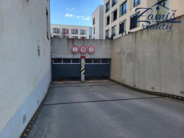 Pronájem garážového stání, Kladno, Benediktínská, 28 m2