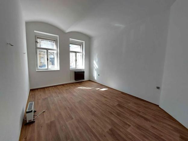 Pronájem bytu 2+1, Praha - Žižkov, Černínova, 39 m2