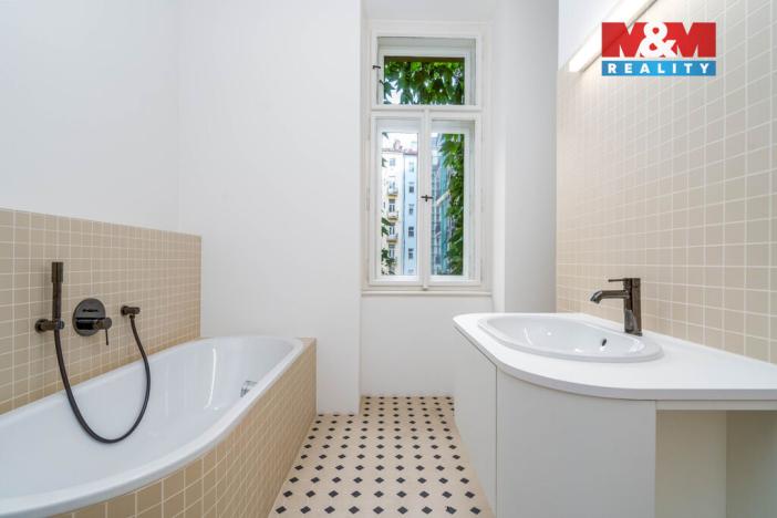 Prodej bytu 4+1, Praha - Smíchov, Zborovská, 141 m2