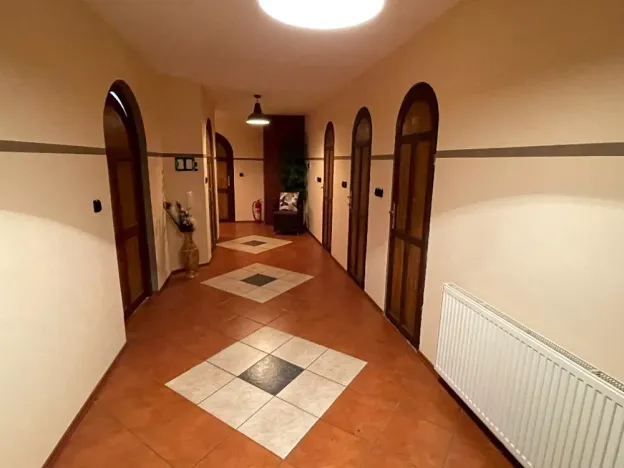 Pronájem kanceláře, Kynšperk nad Ohří, 600 m2