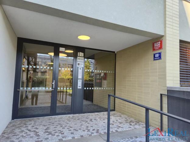 Prodej garážového stání, Praha - Holešovice, Jankovcova, 13 m2