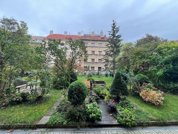 Pronájem bytu 1+kk, Praha - Nusle, Nad Jezerkou, 40 m2