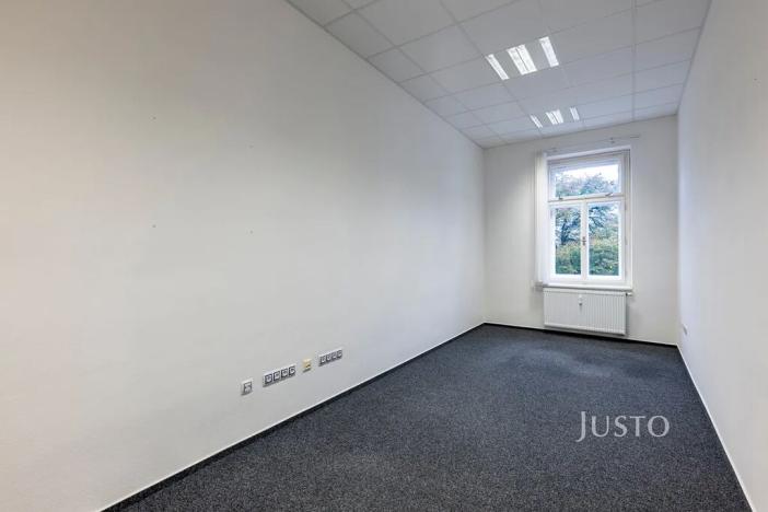 Pronájem kanceláře, Uherské Hradiště, Masarykovo náměstí, 19 m2