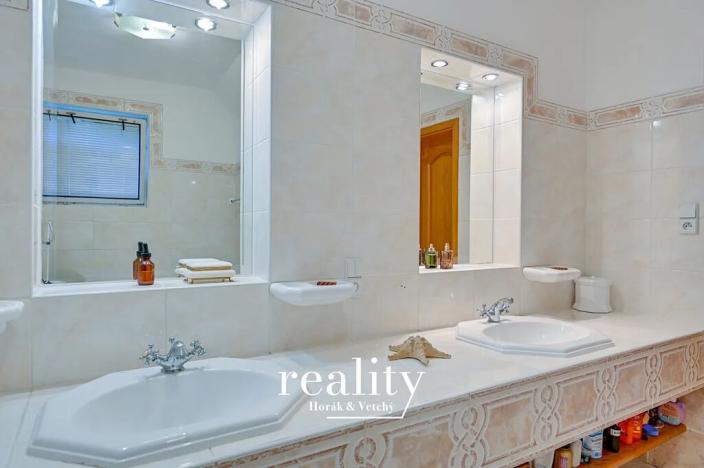 Prodej rodinného domu, Hodonice, U Pošty, 480 m2
