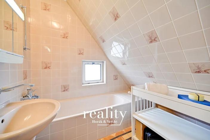 Prodej rodinného domu, Hodonice, U Pošty, 480 m2