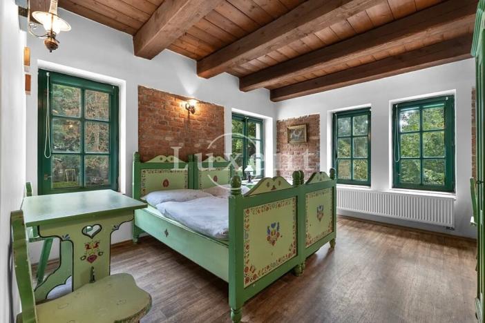 Prodej komerční nemovitosti, Stříbrná Skalice, 1700 m2