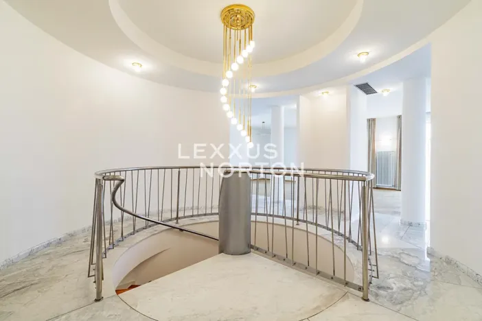 Prodej bytu 6+kk a větší, Praha - Bubeneč, Rooseveltova, 386 m2