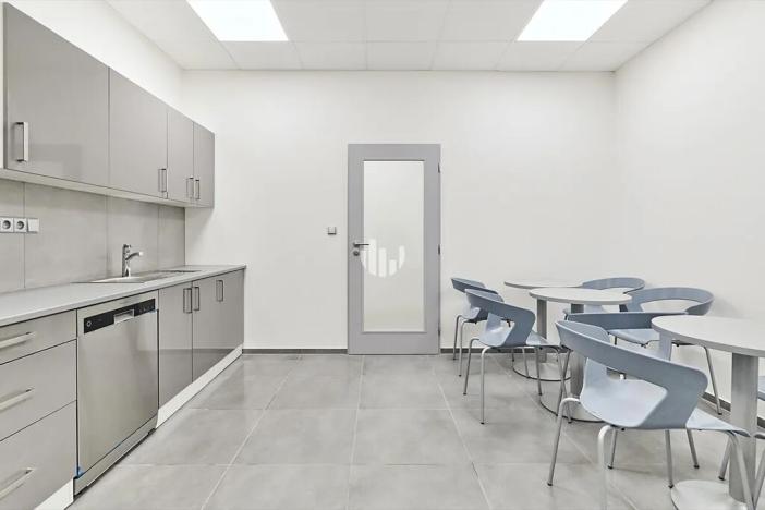 Pronájem kanceláře, Praha - Vysočany, Poděbradská, 200 m2