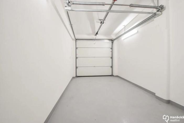 Pronájem garáže, Olomouc, U cukrovaru, 15 m2