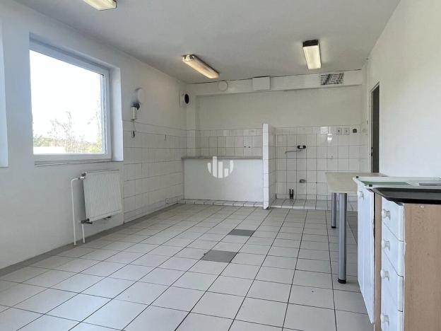 Pronájem kanceláře, Praha - Hrdlořezy, Českobrodská, 300 m2