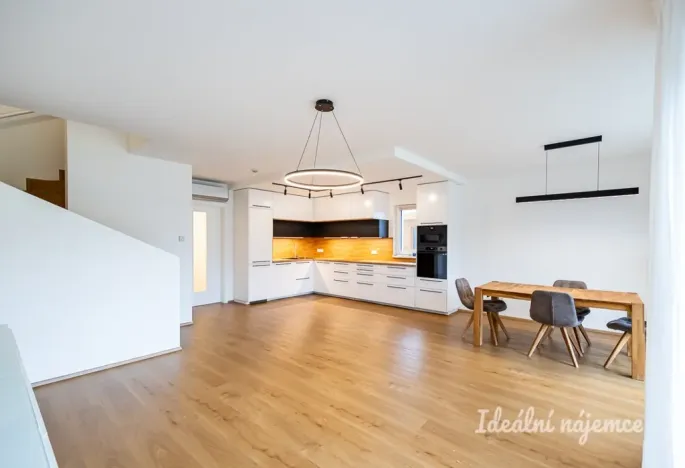 Pronájem rodinného domu, Horoušany, Kubišova, 120 m2