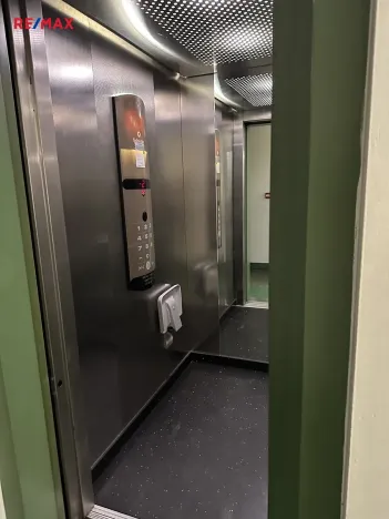 Pronájem bytu 2+kk, Praha - Podolí, V rovinách, 67 m2