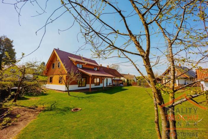 Prodej rodinného domu, Lužany, 425 m2