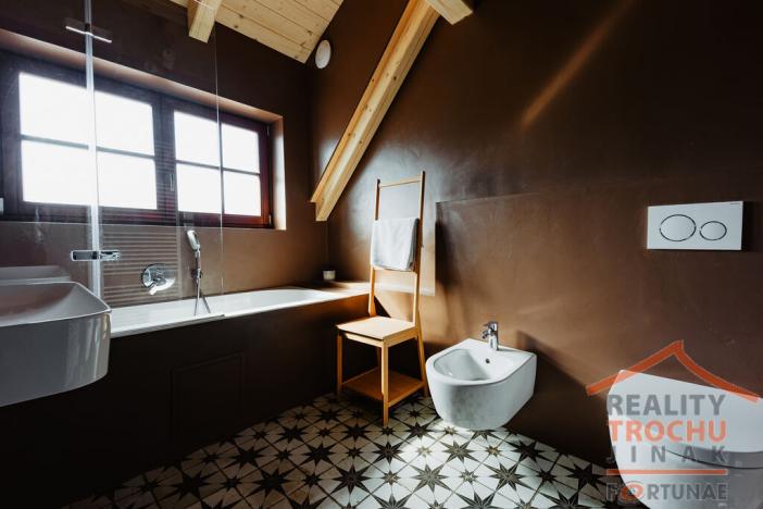 Prodej rodinného domu, Lužany, 425 m2