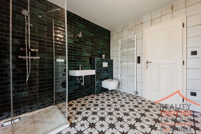 Prodej rodinného domu, Lužany, 425 m2