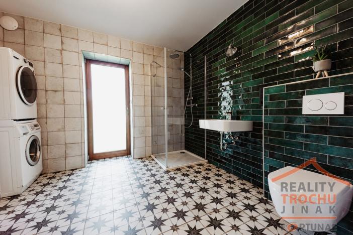 Prodej rodinného domu, Lužany, 425 m2