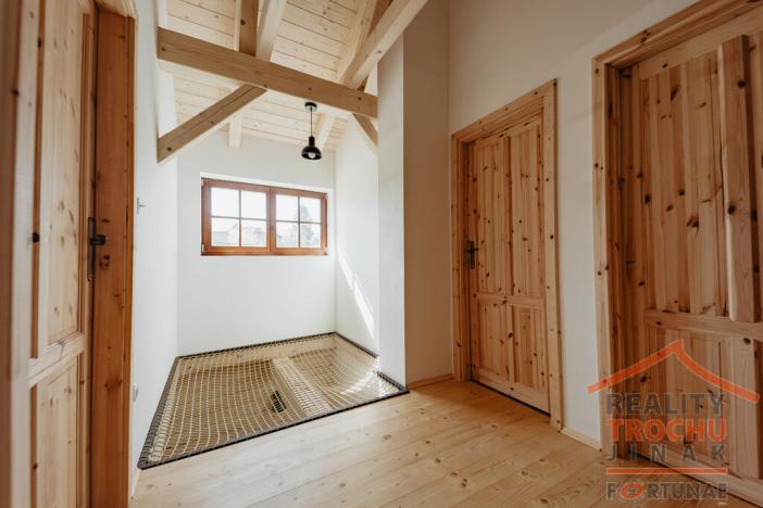 Prodej rodinného domu, Lužany, 425 m2