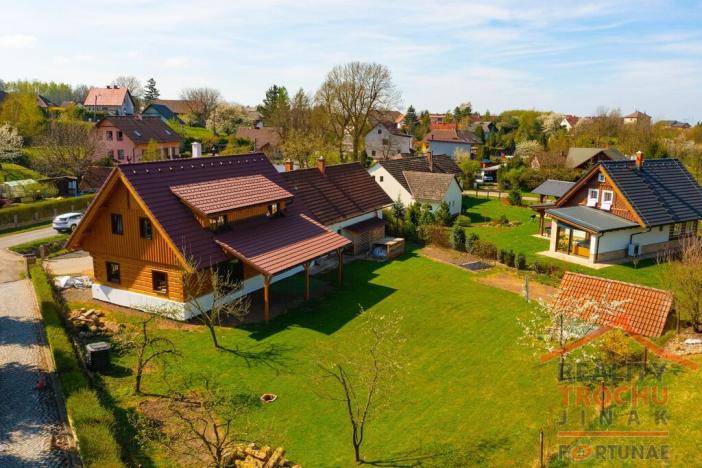 Prodej rodinného domu, Lužany, 425 m2