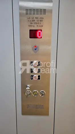 Prodej komerční nemovitosti, Opava, Slezská, 1385 m2