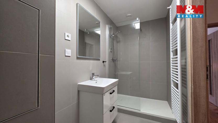 Pronájem bytu 1+1, Karlovy Vary, Palackého náměstí, 30 m2