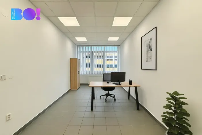 Pronájem kanceláře, Třinec, nám. Svobody, 61 m2